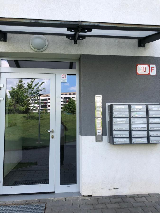 Bl Luxury Apartment, 24Hr Self Check-In, Free Private Garage Parking, Panoramic Views From Balcony, 5 Minute Walk To City Center Banská Bystrica Dış mekan fotoğraf